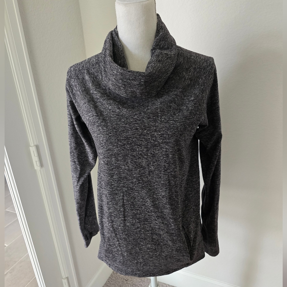 Lulumon turtle neck sweater sz 6 w/pockets